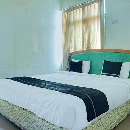 Townhouse Oak Palembang Near Jembatan Ampera Formerly Azzura Hotel Eksteriør billede