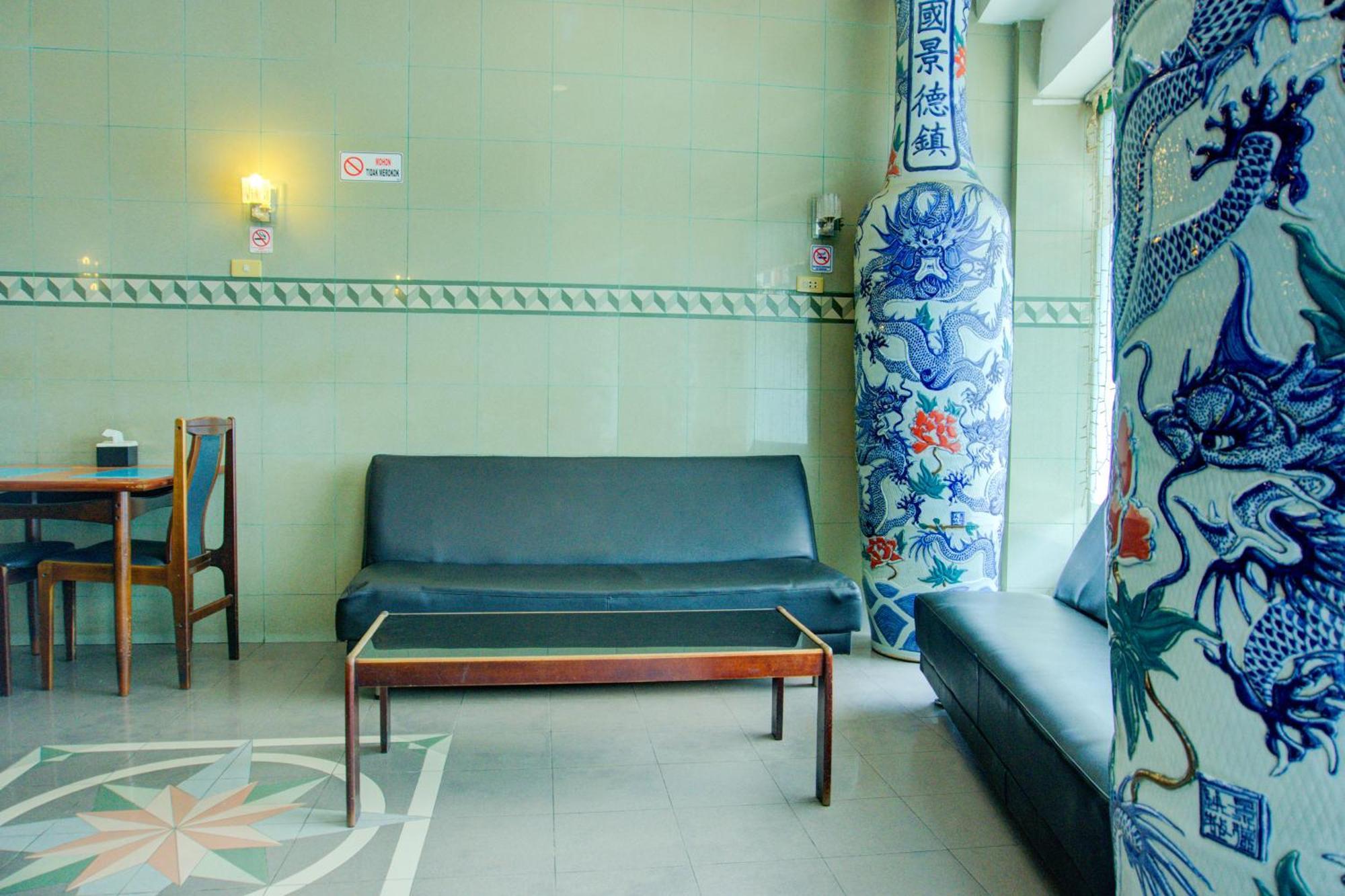 Townhouse Oak Palembang Near Jembatan Ampera Formerly Azzura Hotel Eksteriør billede