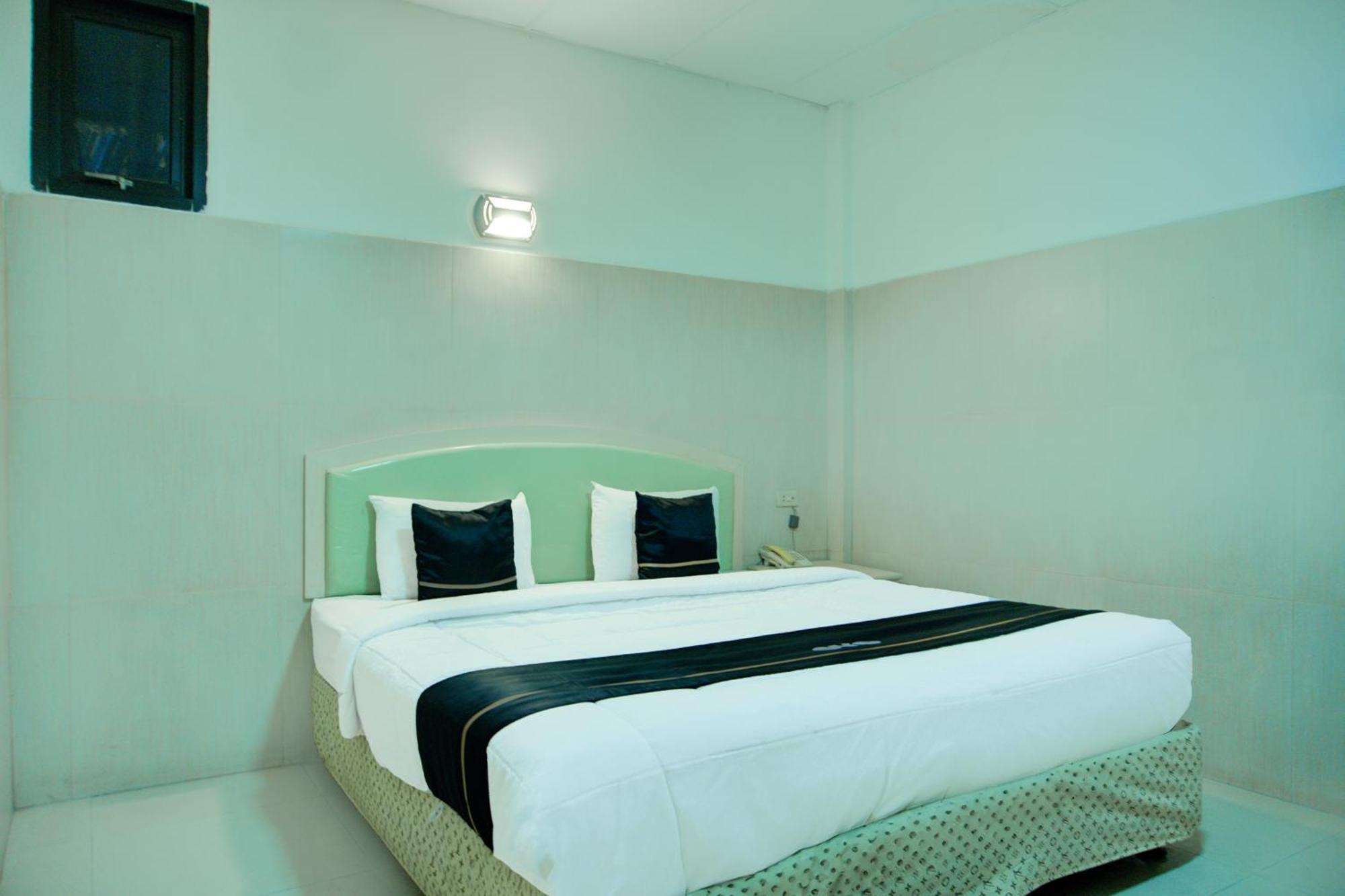 Townhouse Oak Palembang Near Jembatan Ampera Formerly Azzura Hotel Eksteriør billede