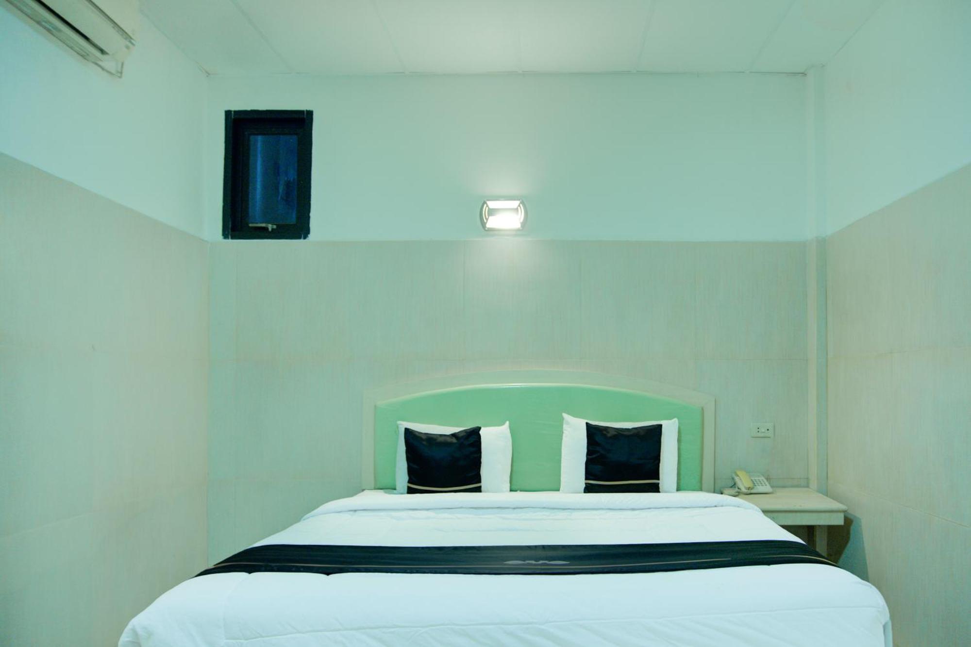 Townhouse Oak Palembang Near Jembatan Ampera Formerly Azzura Hotel Eksteriør billede